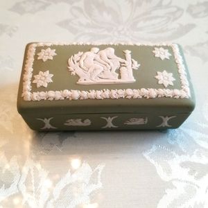 Vintage japerware by WEDGEWOOD  trinket box